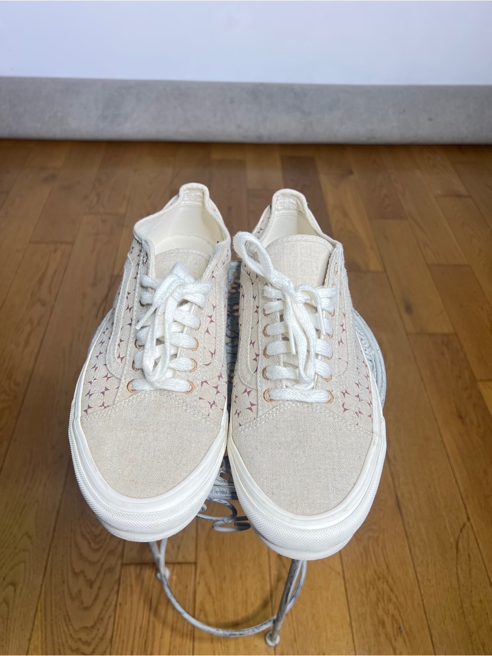 Vans Men's Cream Canvas Low-Top Sneakers with Rose Accent